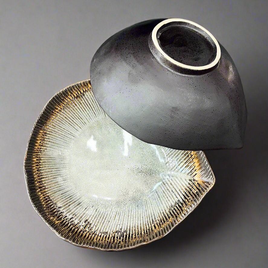 Kakunaka Akane Leaf-Shaped Bowl