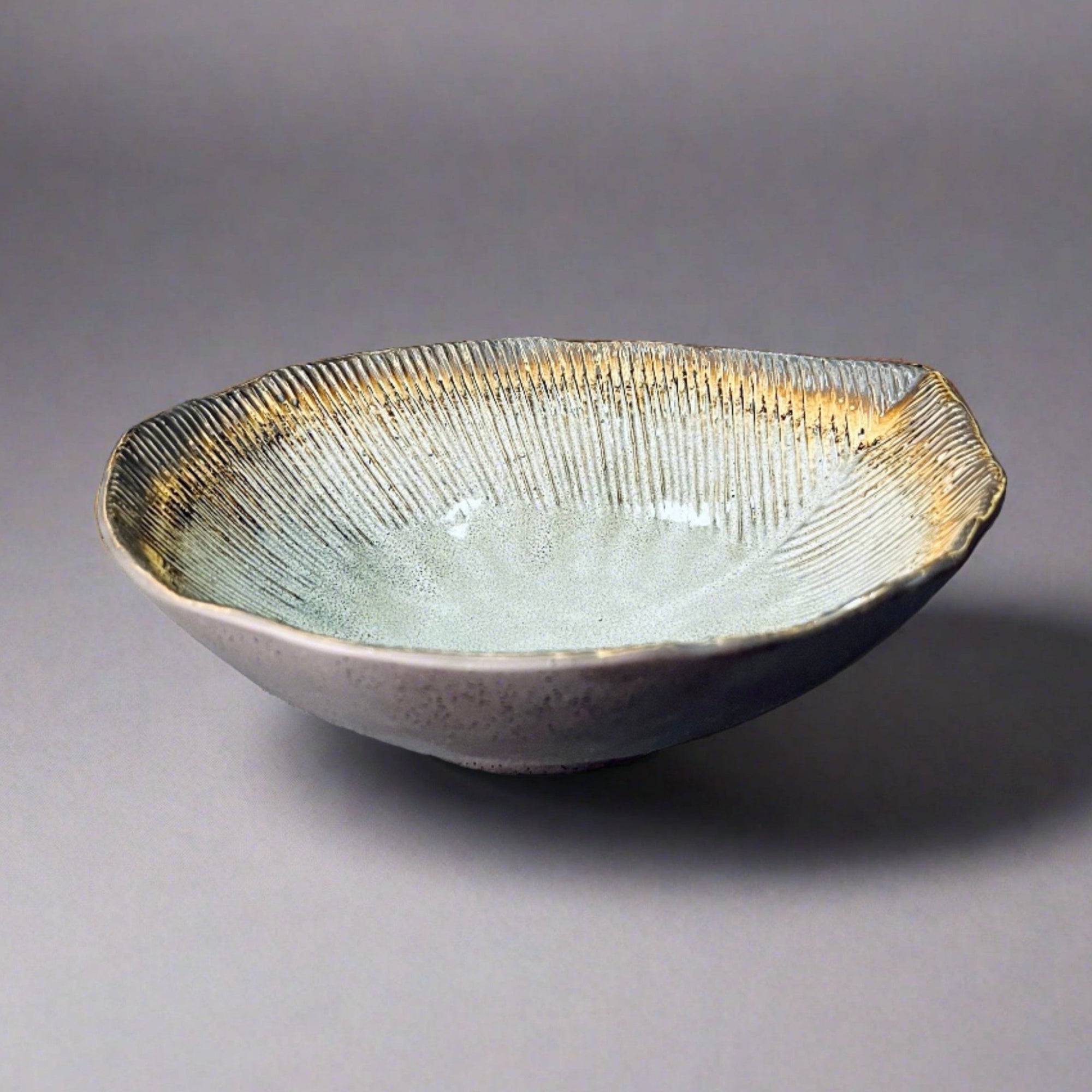 Kakunaka Akane Leaf-Shaped Bowl