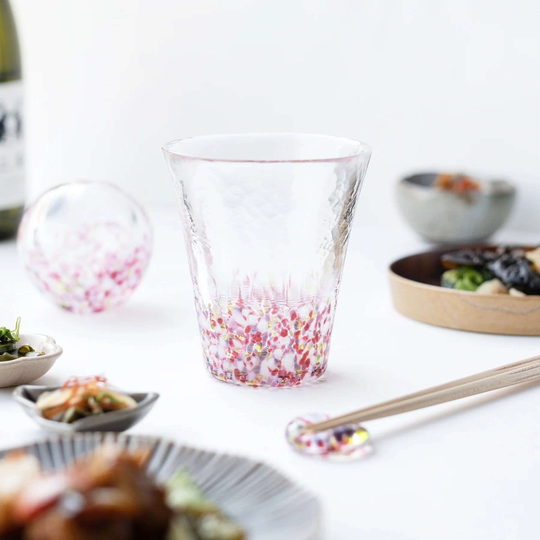 Tsugaru Vidro Japanese Glass Tumbler – Dancing Cherry Blossoms