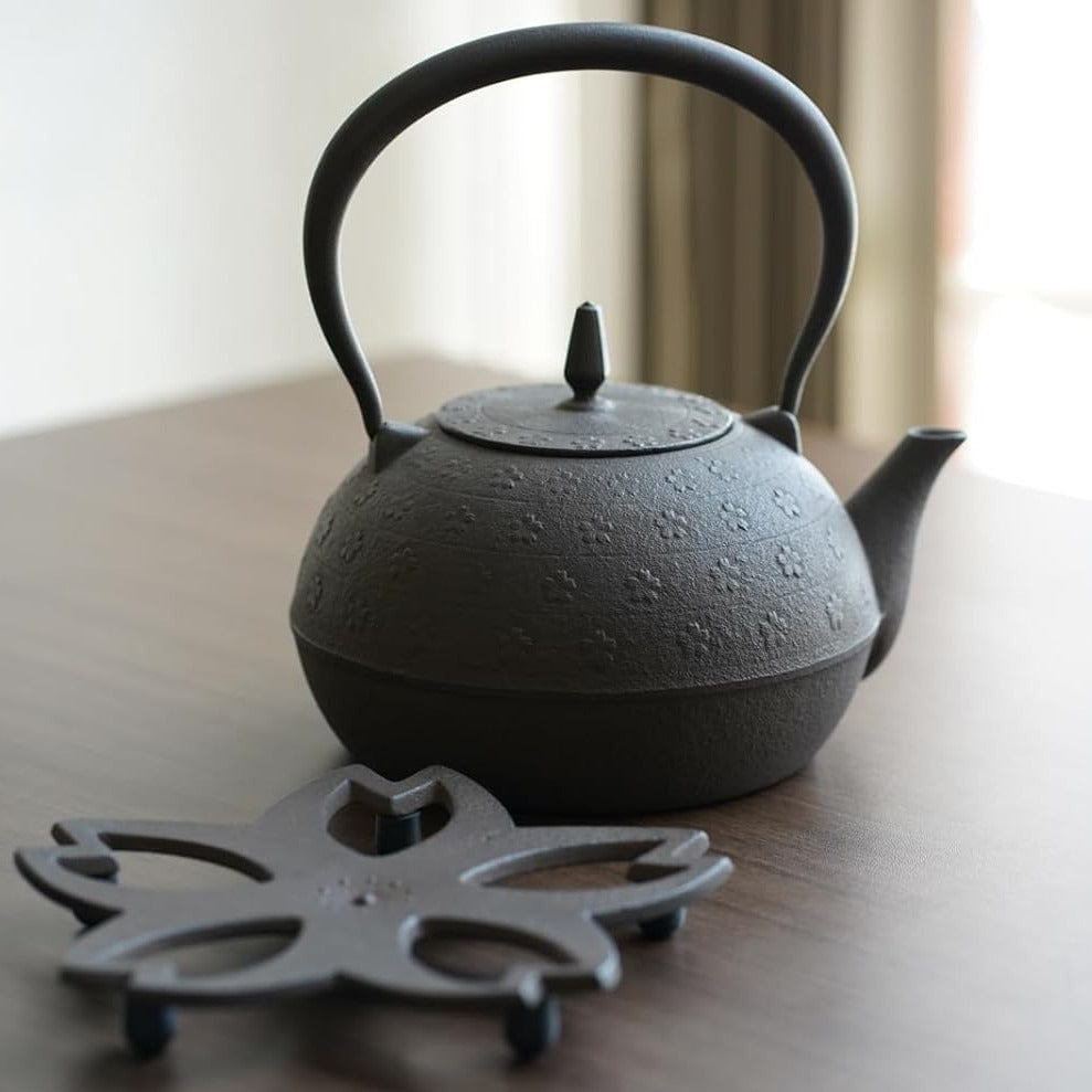 IKENAGA Nambu Cast Iron Kettle Sakura 1200ml