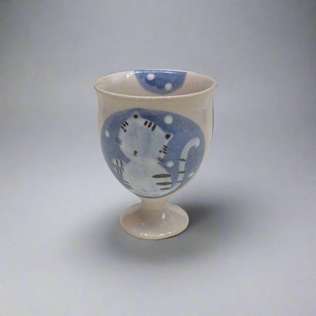 Maruko Playful Cat Sake / Tea Cup