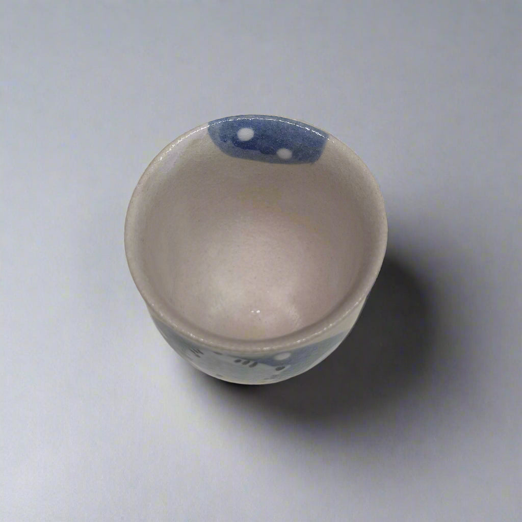 Maruko Playful Cat Sake / Tea Cup