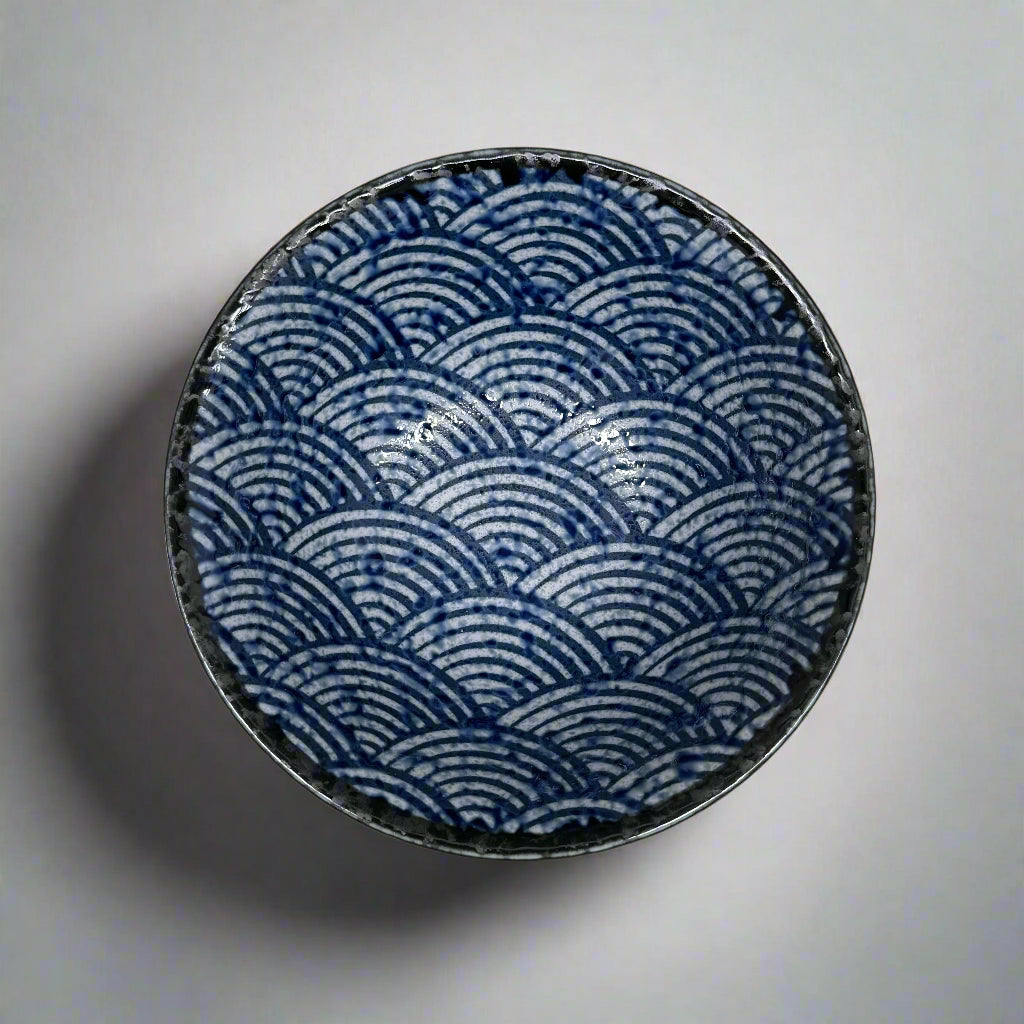 Kakuni Wave Pattern Flat Bowl