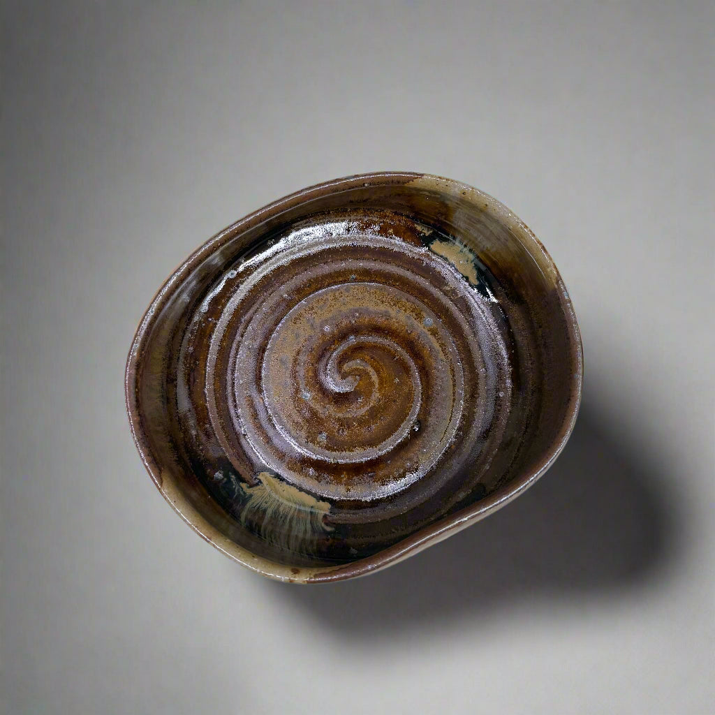 Maruko Yohen Karatsu Irregular Shape Bowl