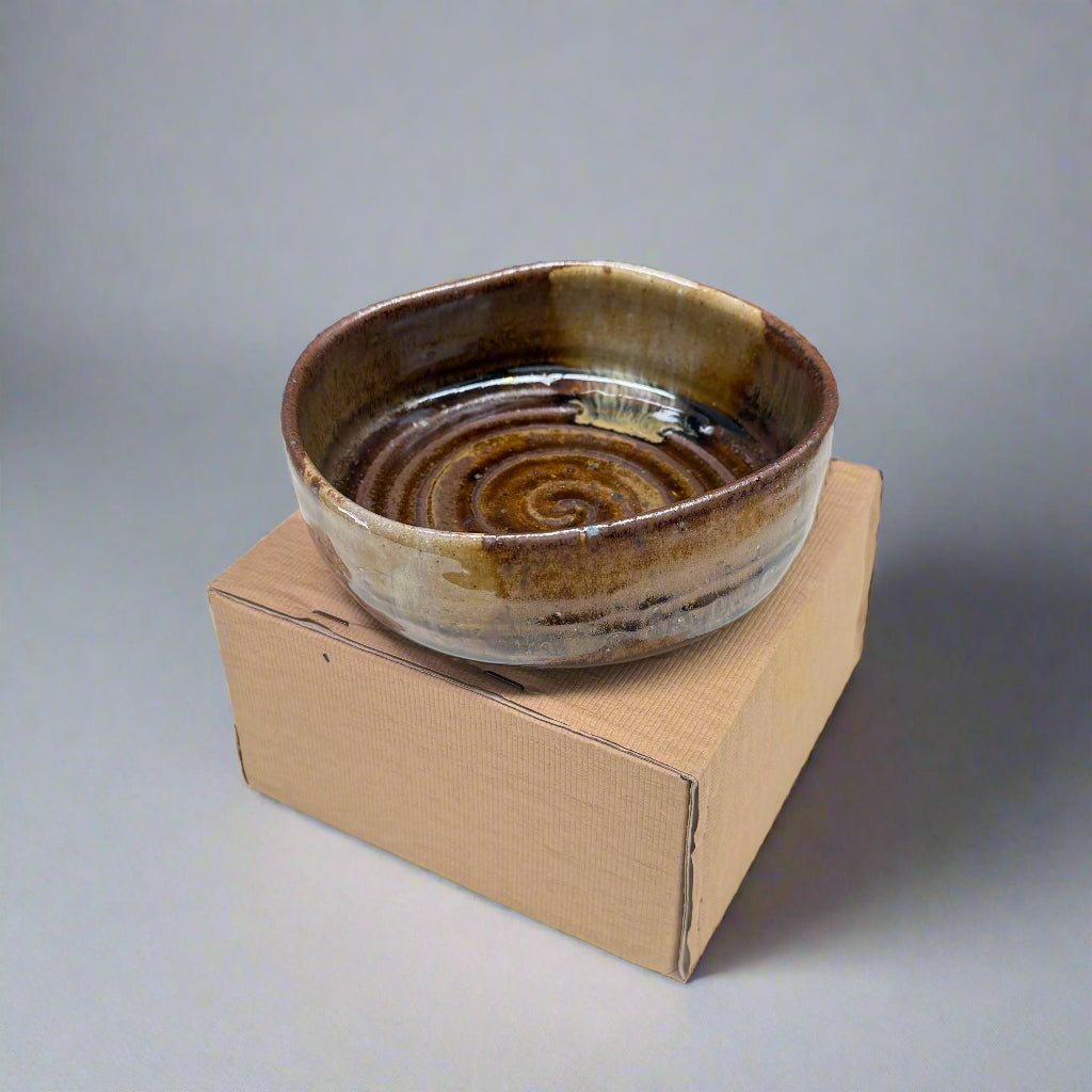 Maruko Yohen Karatsu Irregular Shape Bowl